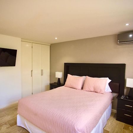 Cozy Loft With Pool, One Block From The Beach! Канкун Екстер'єр фото